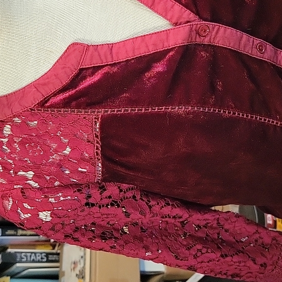 Velvet and lace button up Cranberry top - Picture 3 of 4